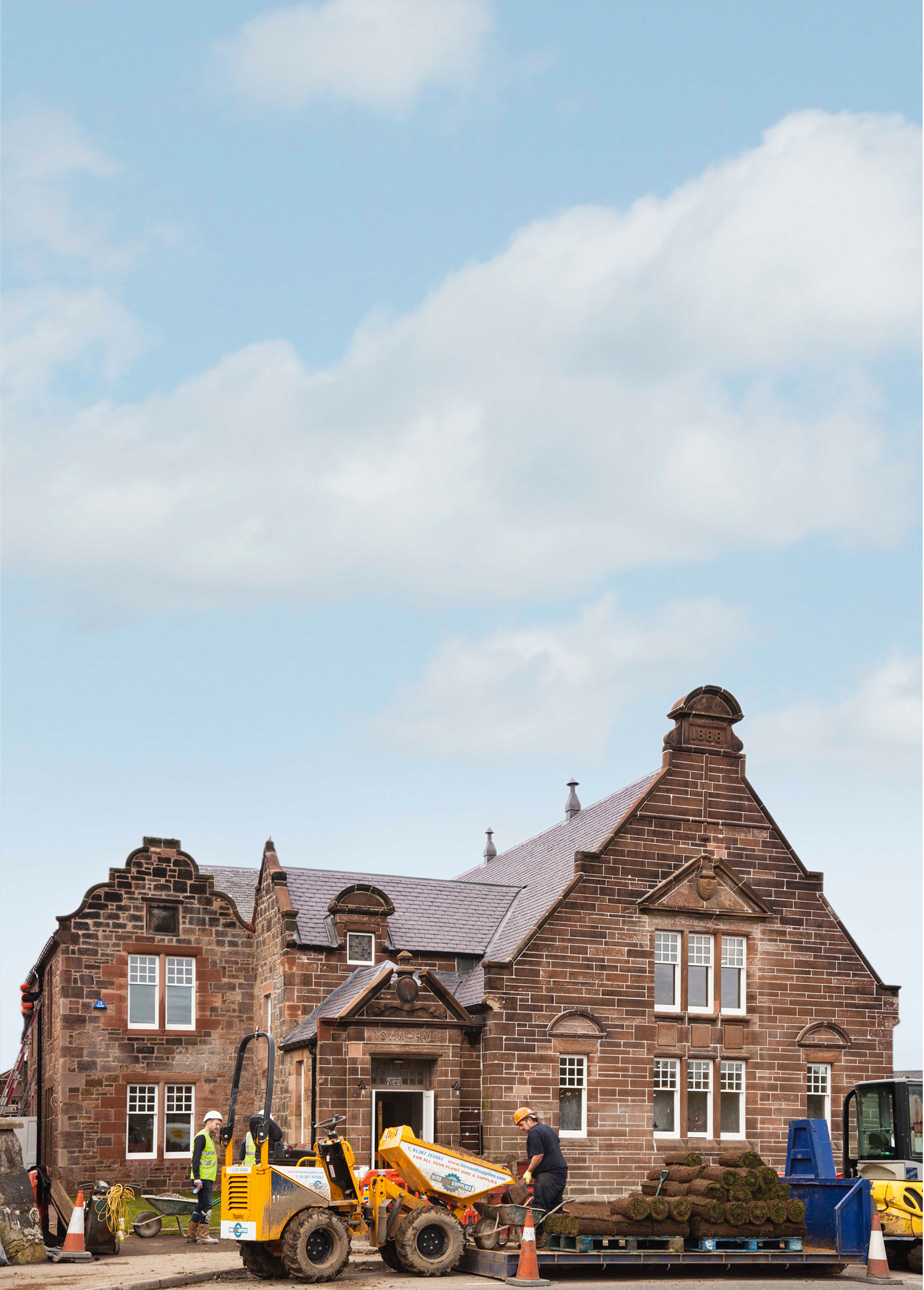 Image of the exterior of New Cumnock town hall